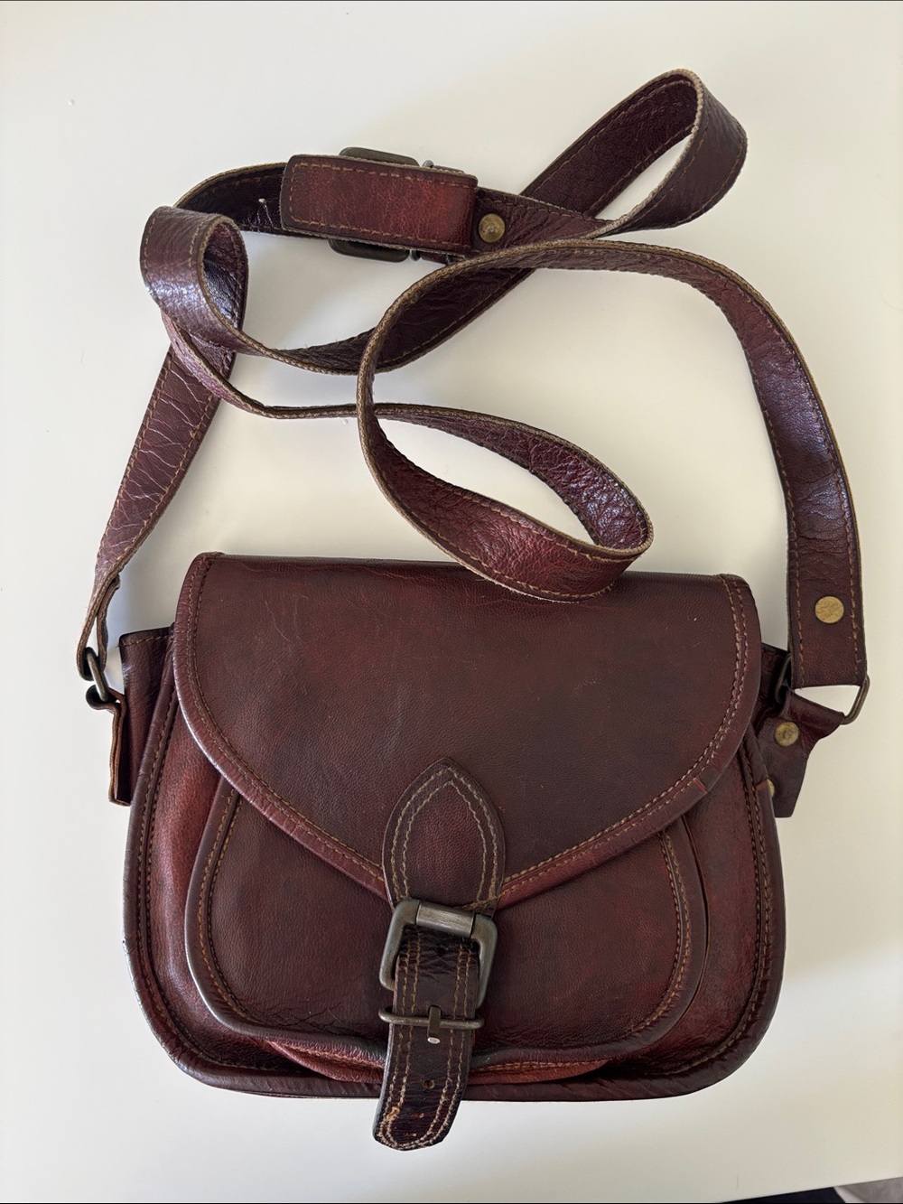 Vintage-Style Brown Leather Crossbody Bag - Picture 2 of 8